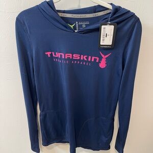 NWT Women's UPF Navy Long Sleeve Top